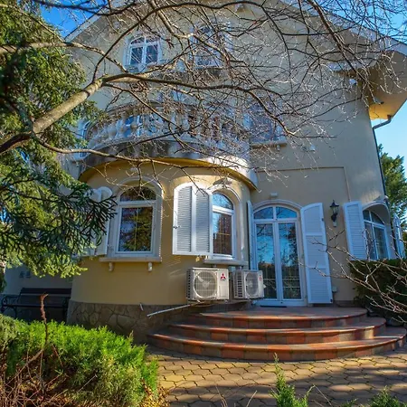 Rosa Guest house *
